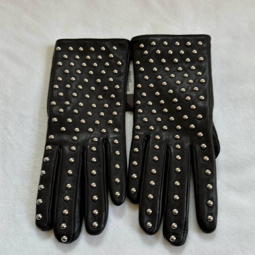 Brand new black Gucci leather gloves with studs - in box size 7!